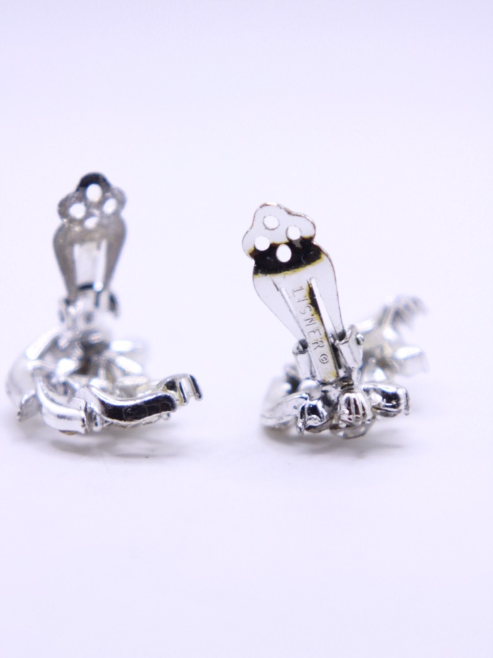 Vintage signed Lisner Clear Crystal Floral Silver-Tone Stud Clip on Earrings - Picture 3 of 6